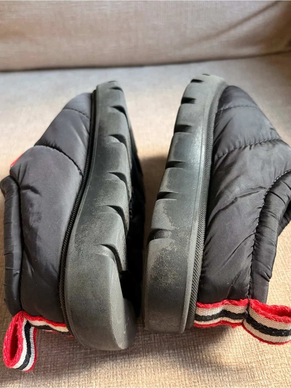 Hunter Kids Black Slip-On Puffer Clogs with Red Trim